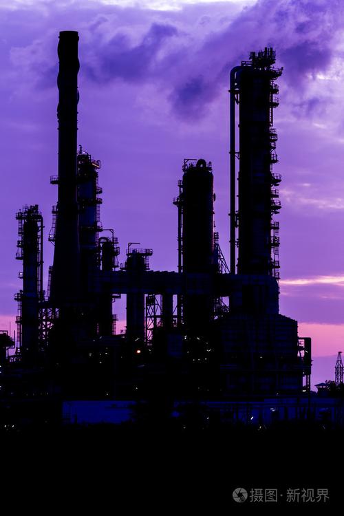暮光之城上午炼油厂的剪影照片-正版商用图片05bak0-摄图新视界